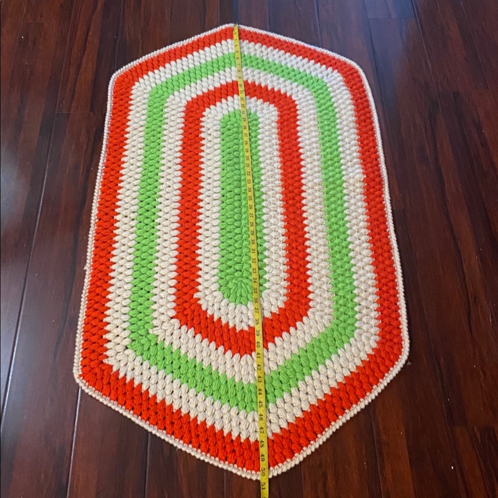 Retro 1950s Style Crocheted Rag Rug – Elongated Hexagon Shape, Washable - Picture 4 of 5
